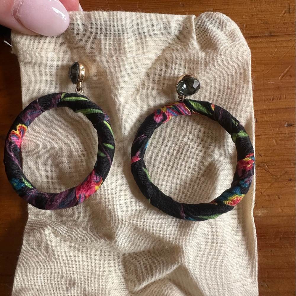 NWOT LOFT Floral Navy Fabric Hoop Earrings with Crystal Accent